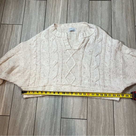 Urban Outfitters Women’s Cable Knit Vleck Speckled Cropped Sweater S - Picture 3 of 4